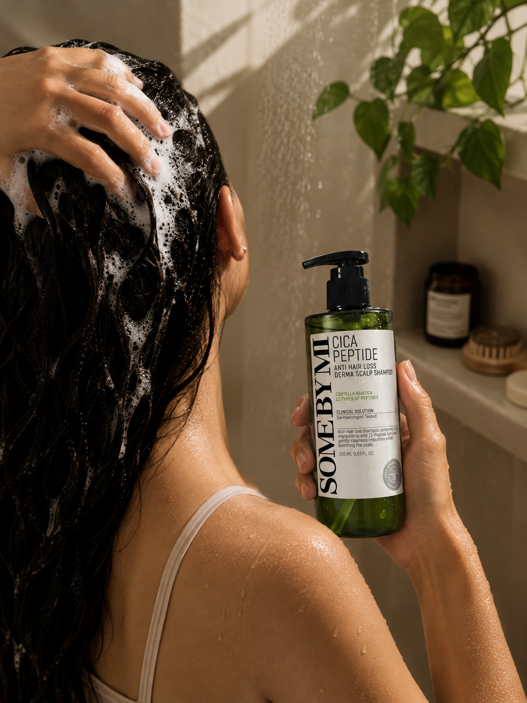 Some By Mi Cica Peptide Scalp Shampoo onder de douche